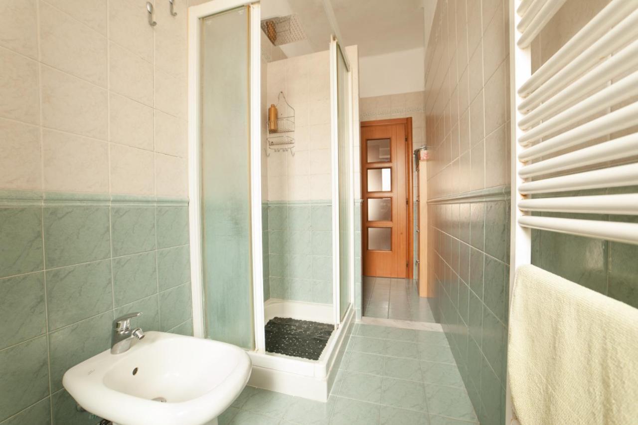Cozy Room Stanza Close City Center In A Family House Stanza In Appartamento Condiviso Noi Viviamo In Casa Stanza In Affitto Turim Exterior foto