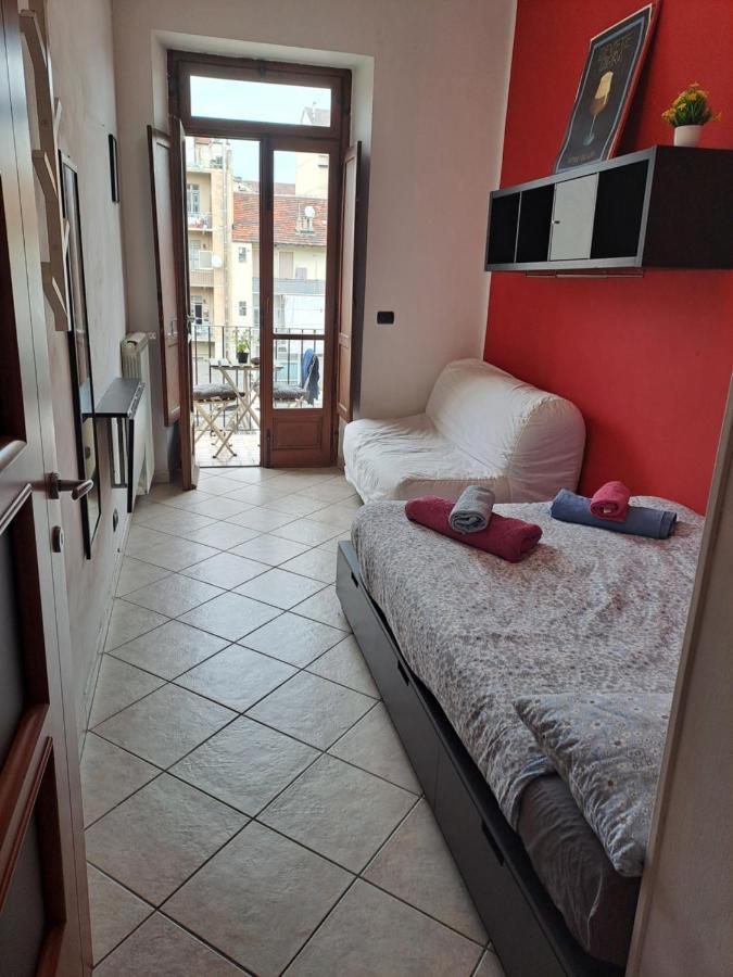 Cozy Room Stanza Close City Center In A Family House Stanza In Appartamento Condiviso Noi Viviamo In Casa Stanza In Affitto Turim Exterior foto